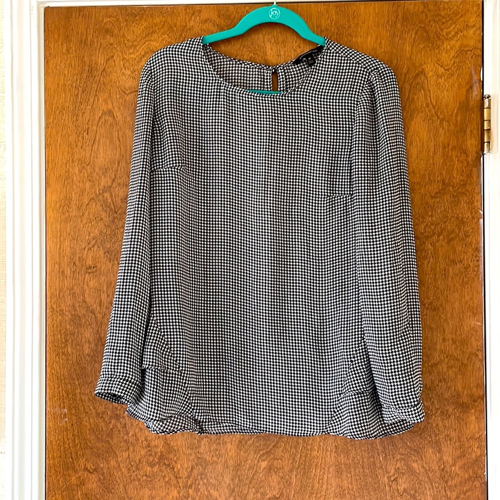 Banana republic size m houndstooth top